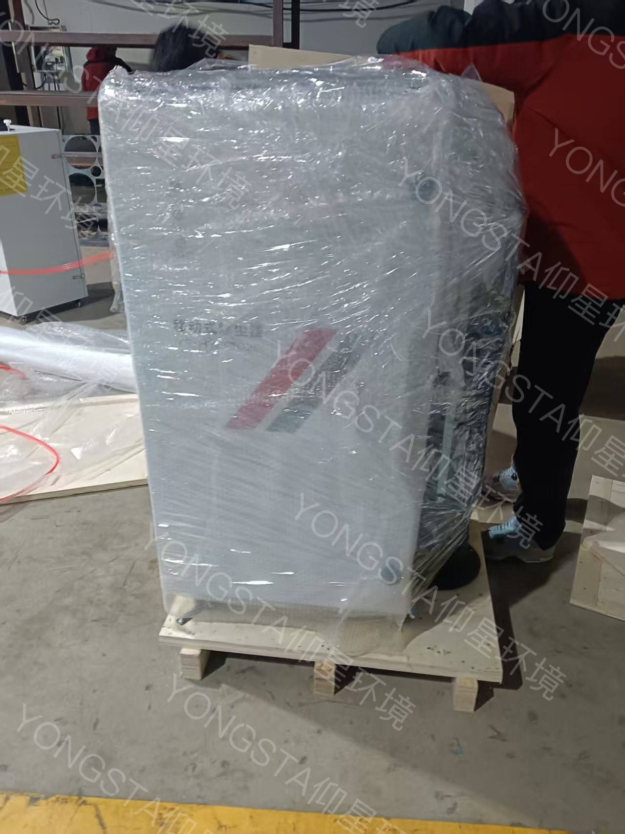 脉冲焊烟净化器出口澳大利亚打包中